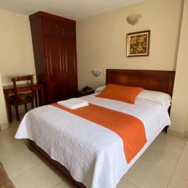 Hotel Caluva, hotel di Loja