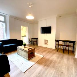 Huge serviced Apartment with FREE PARKING, hotel in Jesmond
