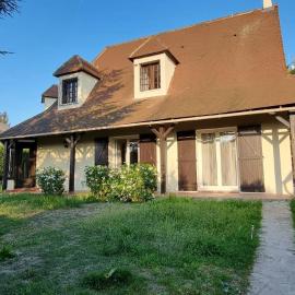 La Villa Jacuzzi et Cinéma "LES 300" à 15 min de Paris JO 2024 et du Stade de France TARIFS PRIVILEGES SEMAINE OU MOIS DISPONIBLE, hotelli kohteessa Montigny-lès-Cormeilles