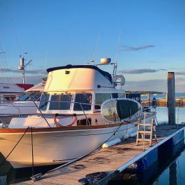 Motor Yacht Sea Wolf, hotel in Lymington