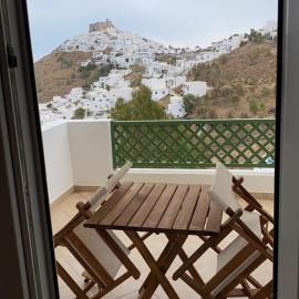 Theasis apartment, hotel in Pera Gyalos