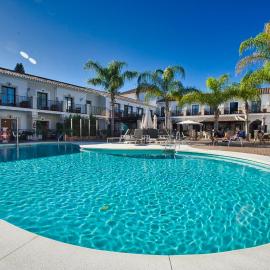 Paloma Blanca Boutique Hotel، فندق في مربلة