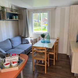 Mobil-home climatisé avec piscine, khách sạn ở Aureilhan