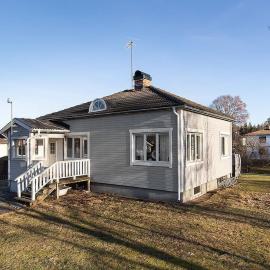 Trevligt hus med egen gård och fri Wifi, Emmaboda kommun, Lindås, hotel i Lindås
