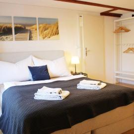 Completely renovated apartment near the train station and the center