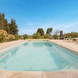 Villa les cigales – hotel w mieście Ouveillan