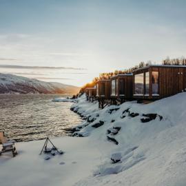 Lyngseidet에 위치한 호텔 Aurora Distillery Cabins