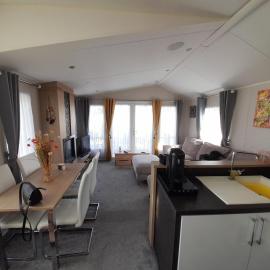 The Meadows New Beach Holiday Park, hotel di Kent
