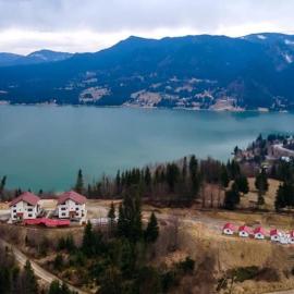 Pensiunea Farmecul Naturii și căsuțe individuale de închiriat Colibița: Colibiţa şehrinde bir otel