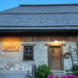 Hostel Lukna, hotel a Mojstrana