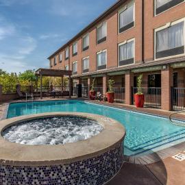 Best Western Plus DFW Airport Suites, ξενοδοχείο σε Irving