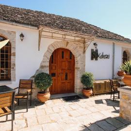 Hotel SS KEKEZI, hótel í Gjirokastër