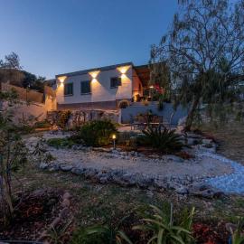 House Tea in a beautiful nature, Hotel in Okrug Donji