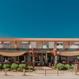 Sunrise Beach Hotel, hotel u gradu Grisan