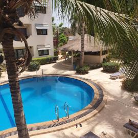 superbe appartement avec piscine, proche centre ville, restaurant, mer