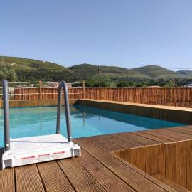 Renovated Wine Press House - WITH POOL, hotel in Porto de Mós