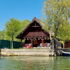Casa Agapie, Hotel in Uzlina