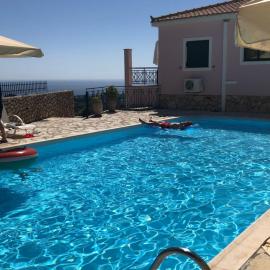 Sarantos Pool Suites, hotel u gradu 'Lakíthra'