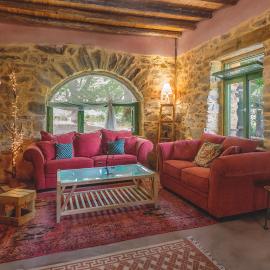 Hani Kastania - Chania retreat for families and groups for holidays and workshops، فندق في Sémbronas