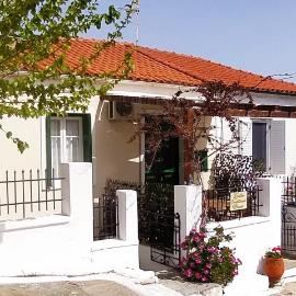 Kontos-Traditional house in Andros beach, hotel Ándroszban