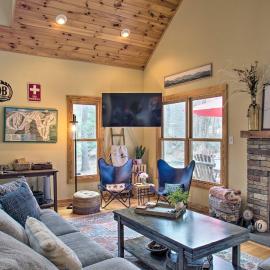 Wintergreen Resort Cabin: Near the Slopes!, hotel in Mount Torry Furnace