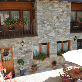 Turismo Rural Casa Sastre, hotel in Forcat