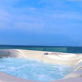 Beach Apartment Thalia with Hot Tub and Sea View