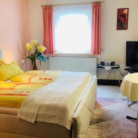 schöne ruhige Ferienwohnung, hotel i Tambach-Dietharz