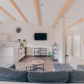 Große Ferienwohnung mit Balkon und perfekter Lage, hotel em Eggenthal