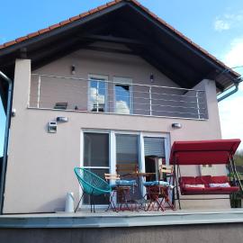 Ivančica – hotel w mieście Aljmaš