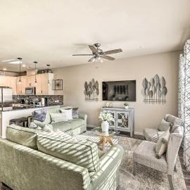 Brand-New Townhome Near UNT/TWU & The Square!, hotel v destinácii Denton