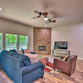 Modern Family Home Near AT&T Stadium & More!