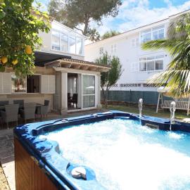 Villa Beach Alcudia, lovely house with jacuzzi