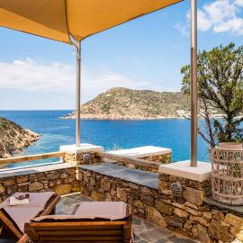 Sunset Coast House - STONE, hotell sihtkohas Vathi