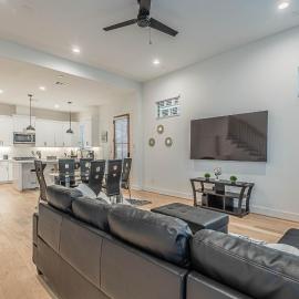 LUXURY 3BR, KS Bed mins away 4RM Dtown, med ctr