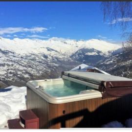 Chalet privatif pour 8 personnes aux Coches - Paradiski, hotell i Les Coches