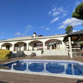 Vivalidays Villa Kiros, hotel en Tordera