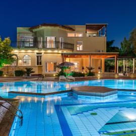 Casa Loma Rhodes - Pool Vila,Private Bar,Organic Garden,Near Airport, hotel in Trianta