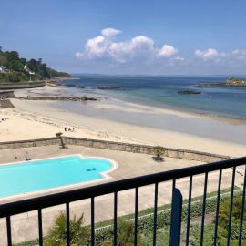 Très bel appartement vue mer avec piscine، فندق في دوارنونيه