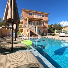 Studios Pantelis Corfu - Adults Only – hotel w mieście Ýpsos
