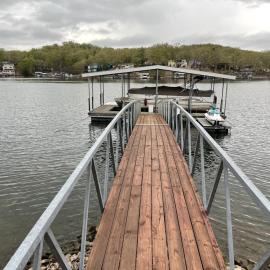 Loft , boat dock, 2 bedrooms , pet friendly