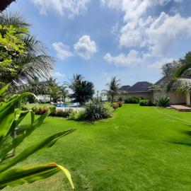 The Kelong Trikora Resort, מלון בKangkakawal