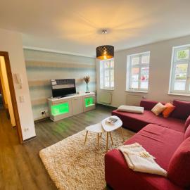 Fewo Heinrichser Markt - 2 Schlafzimmer mit Sauna und Terrasse, hotel en Suhl