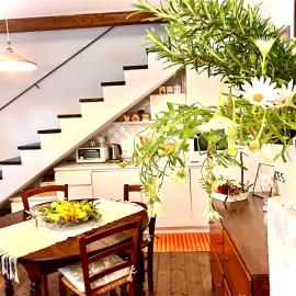 -- La Maisonette Casa Vacanze by Le Dimore del Borgo -- Graziosa casa a due passi dal parco Aymerich - Cucina - Dotazione biancheria - Tutti i comfort - Privacy libertà come stare a casa -Per coppie famiglie amici - Holiday Home with Kitchen