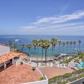 Quiet Avalon Getaway Villa w/ Ocean View & Balcony, hotel en Avalon