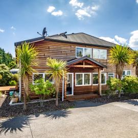 Chalet Gryon - Large 3 bedroom with fireplace, hotel di Ohakune