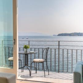 Luxury Lake View Apartments, hotel in Salò