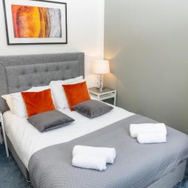 Inspiration by Olauda SA - 3 Bed House with Free Parking, hotel in Swindon