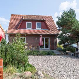 Ferienhaus Boddenperle, готель у місті Глове