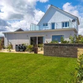 Crail 5 Bedroom Villa, hotell i Crail